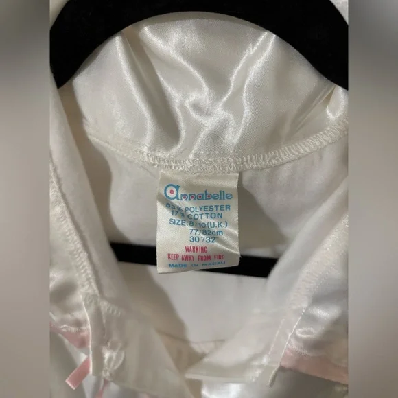 Elegant vintage style White Satin Night gown - Picture 6 of 9